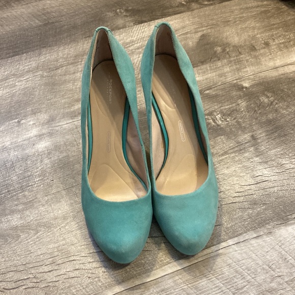 Gorgeous Teal Heels - lightly used - Picture 2 of 4